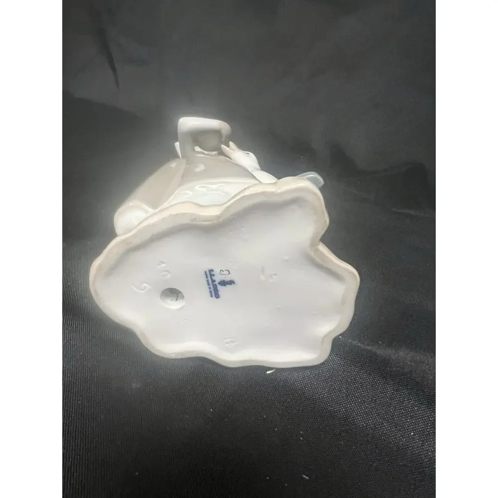 Lladro #1052 Girl Feeding Goose Duck Porcelain Figurine